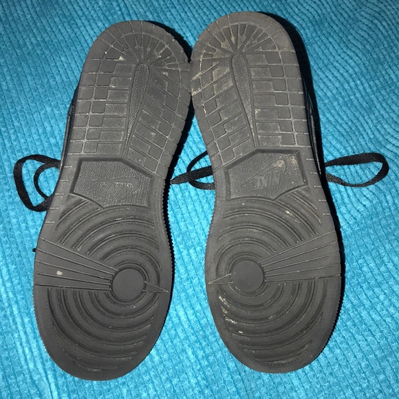 Nike Air Jordan 1 - Picture 6 of 12